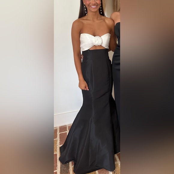 Sherri Hill 56058, size 0, ivory/black - Picture 6 of 13